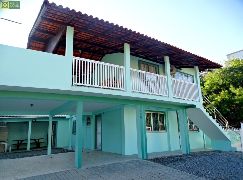 Gran Casa a pocos metros del Mar de Bombinhas